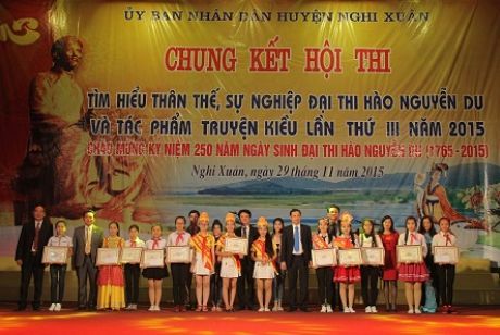 Chung kết Hội thi “Tìm hiểu thân thế sự nghiệp Đại thi hào Nguyễn Du và tác phẩm truyện Kiều” lần thứ III năm 2015.