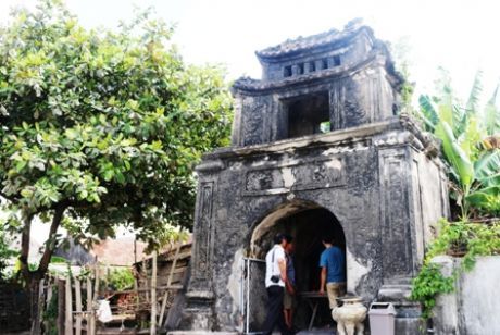 Phát hiện dấu tích Văn Miếu cổ Kỳ Anh và một số đĩa sứ cổ ở Can Lộc.