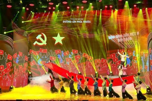 chuong-trinh-nghe-thuat-duong-len-phia-truoc-chao-mung-ngay-thanh-lap-dang-cong-san-viet-nam