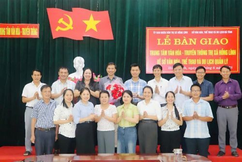 to-chuc-le-ban-giao-trung-tam-van-hoa---truyen-thong-cap-huyen-ve-so-van-hoa-the-thao-va-du-lich-quan-ly